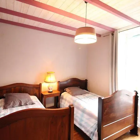 Holiday home Gite Independant Au Coeur Des Volcans D'auvergne Avec Jardin Privatif, Cheminee Et Randonnees A Proximite - Fr-1-742-549 *
