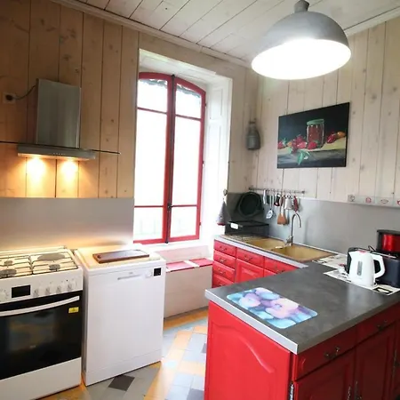 Independant Au Coeur Des Volcans D'auvergne Avec Jardin Privatif, Cheminee Et Randonnees A Proximite - Fr-1-742-549