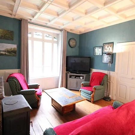 Holiday home Gite Independant Au Coeur Des Volcans D'auvergne Avec Jardin Privatif, Cheminee Et Randonnees A Proximite - Fr-1-742-549