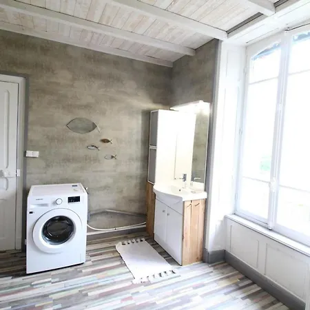 Independant Au Coeur Des Volcans D'auvergne Avec Jardin Privatif, Cheminee Et Randonnees A Proximite - Fr-1-742-549