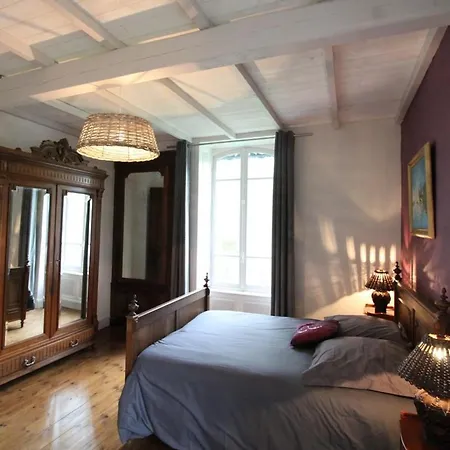 Independant Au Coeur Des Volcans D'auvergne Avec Jardin Privatif, Cheminee Et Randonnees A Proximite - Fr-1-742-549