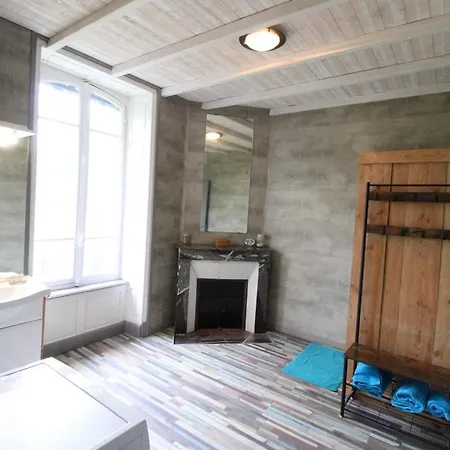 Gite Independant Au Coeur Des Volcans D'auvergne Avec Jardin Privatif, Cheminee Et Randonnees A Proximite - Fr-1-742-549 Holiday home Saint-Saturnin (Cantal)